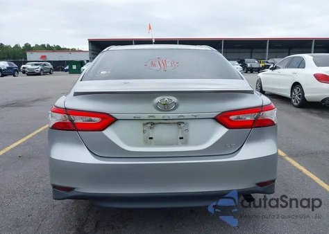 2018 Toyota Camry Le z USA, uszkodzony, nr VIN 4T1B11HK7JU058646